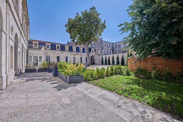 Hotel particulier - T3 rénové - Terrasse - Jardin - Parking - Cave - Ascenseur