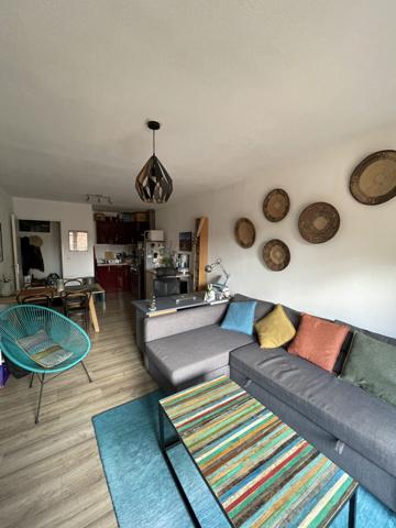 Poser vos valises, T2 avec terrasse et parking
