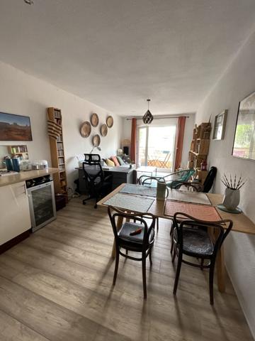 Poser vos valises, T2 avec terrasse et parking