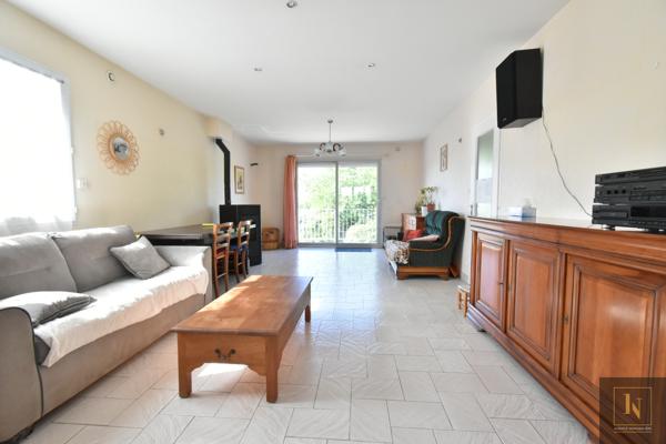 Maison
                                                                                                                                                                                                                                                                                                                        6 pièce(s)                                                                                                                                                                                                          4 chambre(s)                                                                                                                                                                                                          122.89  m²