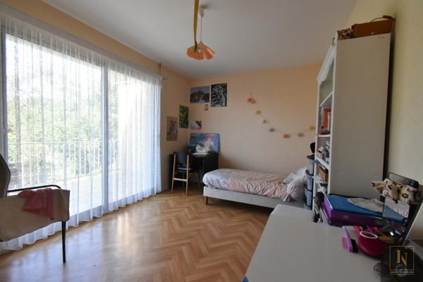 Maison
                                                                                                                                                                                                                                                                                                                        6 pièce(s)                                                                                                                                                                                                          4 chambre(s)                                                                                                                                                                                                          122.89  m²