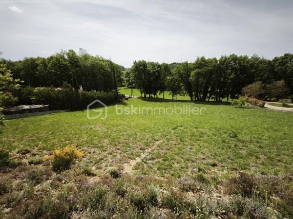 Terrain constructible 1 200 m² — Roumoules (04500)

Beau terrain constructible de 1 200 m², avec viabilités en bordure, situé dans un quartier calme et résidentiel à Roumoules.

 1 200 m² constructibles
 Viabilités en bordure
 Tout-à-l'égout en bordure
 Environ 150 m² de surface de plancher possible
 Piscine autorisée
 Quartier calme et résidentiel

Une belle opportunité pour concrétiser votre projet de construction dans un environnement privilégié des Alpes-de-Haute-Provence.

Me contacter pour plus d'informations