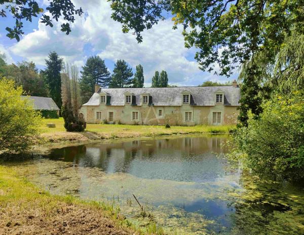 PROPRIETE DE CARACTERE SUR 14 HECTARES AVEC BOIS