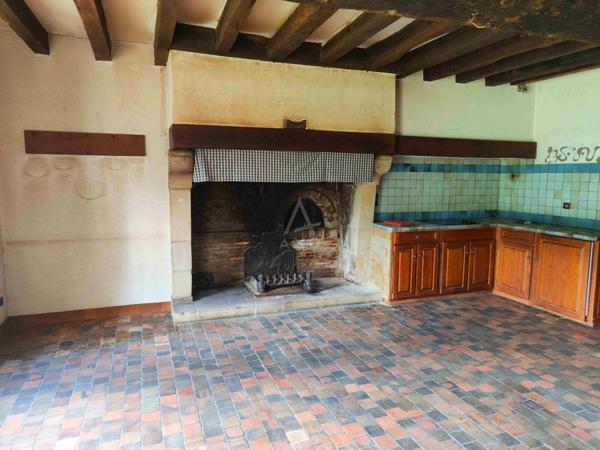 PROPRIETE DE CARACTERE SUR 14 HECTARES AVEC BOIS