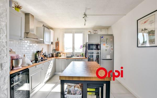 Appartement à vendre    3 pièces • 66,67 m2 Pierre-Bénite