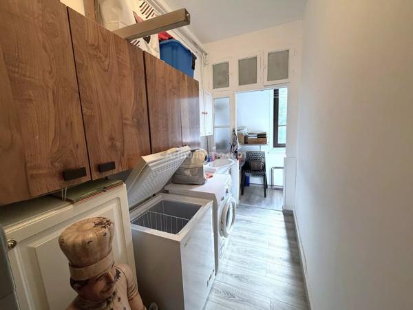 Vente                                                      Appartement
                        
                     3 pièces                      47 m2                     à Aix-les-Bains