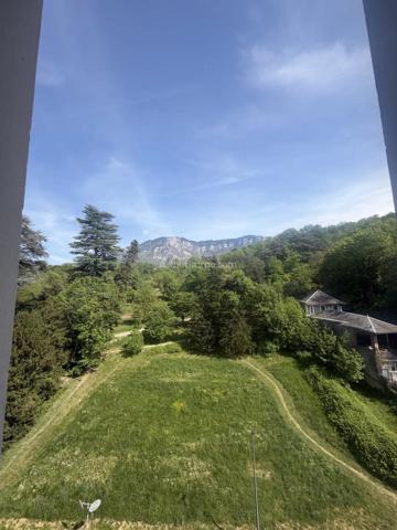 Vente                                                      Appartement
                        
                     3 pièces                      47 m2                     à Aix-les-Bains