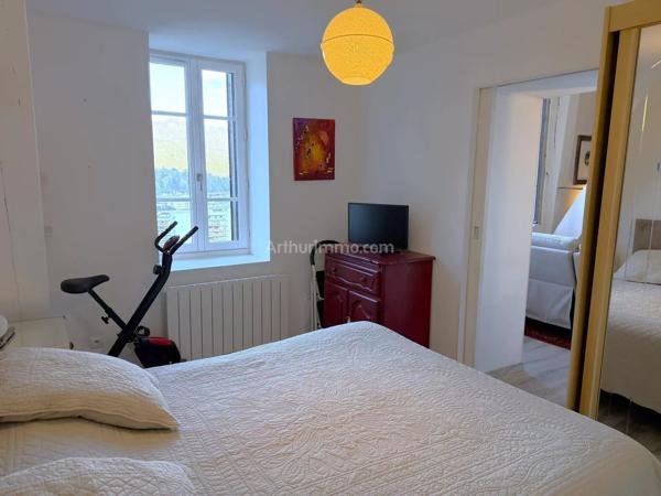 Vente                                                      Appartement
                        
                     3 pièces                      47 m2                     à Aix-les-Bains