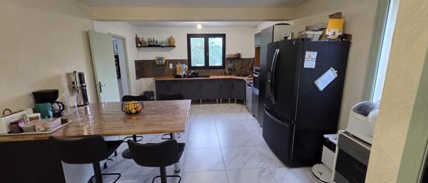 Maison avec étang et dépendance sur environ 2 hectares (Ambazac)