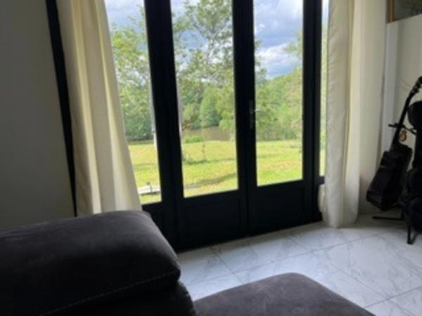 Maison avec étang et dépendance sur environ 2 hectares (Ambazac)