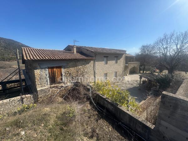 Demeure de prestige A VENDRE : ferme en pierre du XVe siècle entièrement réhabilitée avec élégance!