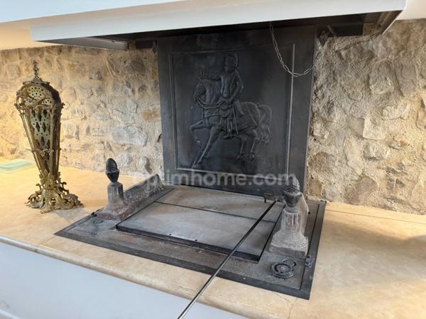 Demeure de prestige A VENDRE : ferme en pierre du XVe siècle entièrement réhabilitée avec élégance!