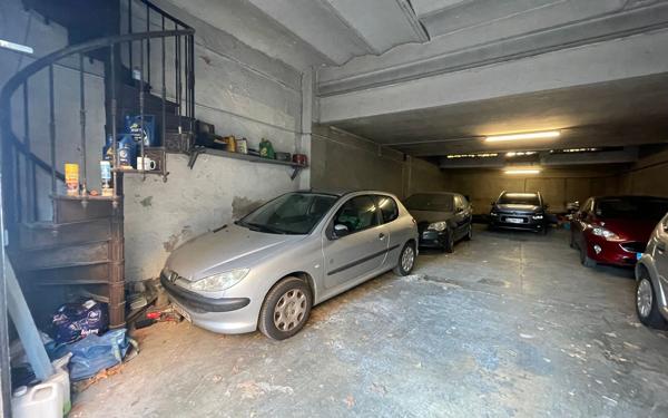 Stationnement à louer
