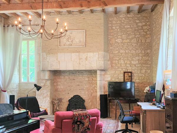 Belle propriété historique en pierre avec parc arboré - Dépendances et piscine - à vendre - proche de CASTILLONNES (47)