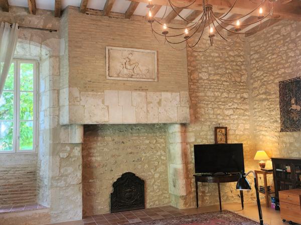 Belle propriété historique en pierre avec parc arboré - Dépendances et piscine - à vendre - proche de CASTILLONNES (47)