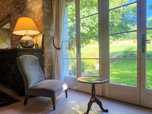 Belle propriété historique en pierre avec parc arboré - Dépendances et piscine - à vendre - proche de CASTILLONNES (47)
