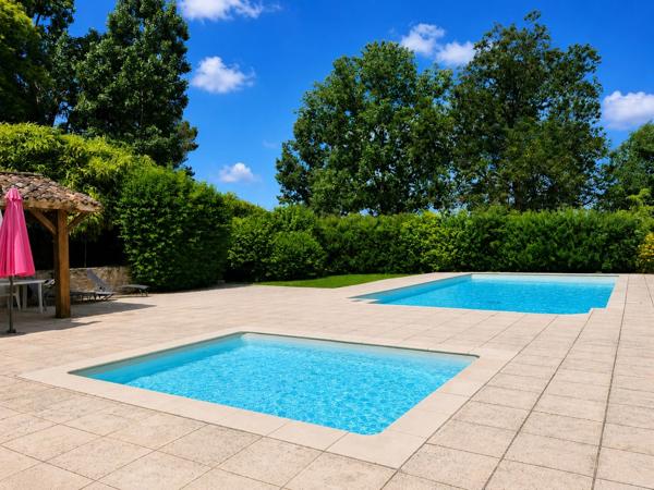 Belle propriété historique en pierre avec parc arboré - Dépendances et piscine - à vendre - proche de CASTILLONNES (47)