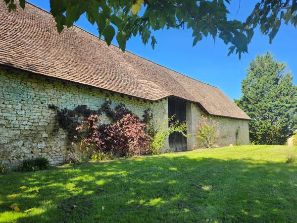 Belle propriété historique en pierre avec parc arboré - Dépendances et piscine - à vendre - proche de CASTILLONNES (47)