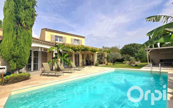 Maison à vendre    11 pièces •  Saint-Martin-de-Crau