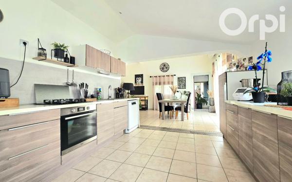 Maison à vendre    11 pièces •  Saint-Martin-de-Crau