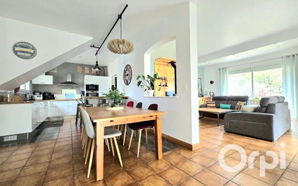 Maison à vendre    11 pièces •  Saint-Martin-de-Crau