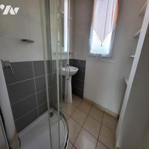 Maison d'habitation à vendre dans le centre de Trégourez, Finistère 29