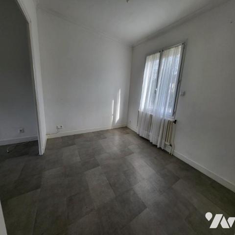 Maison d'habitation à vendre dans le centre de Trégourez, Finistère 29