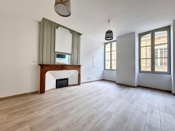 IDÉAL ÉTUDIANT - Appartement  T2 meublé Brive La Gaillarde - 1 salon séjour avec cuisine ouverte - 1 chambre - 1 salle d'eau avec WC