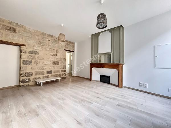 IDÉAL ÉTUDIANT - Appartement  T2 meublé Brive La Gaillarde - 1 salon séjour avec cuisine ouverte - 1 chambre - 1 salle d'eau avec WC