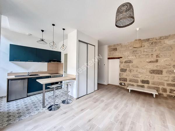 IDÉAL ÉTUDIANT - Appartement  T2 meublé Brive La Gaillarde - 1 salon séjour avec cuisine ouverte - 1 chambre - 1 salle d'eau avec WC