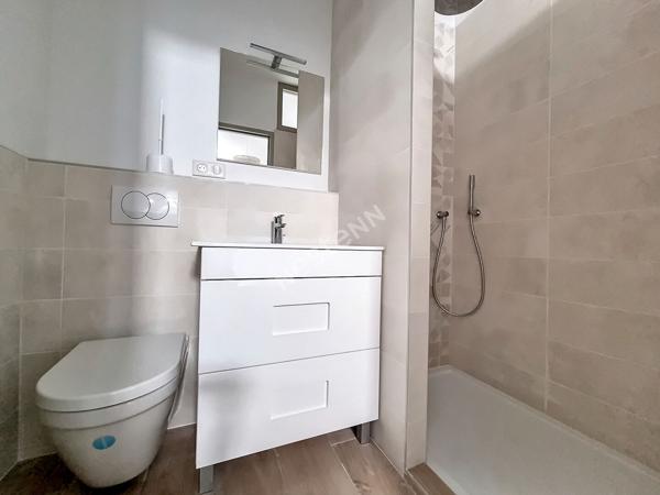 IDÉAL ÉTUDIANT - Appartement  T2 meublé Brive La Gaillarde - 1 salon séjour avec cuisine ouverte - 1 chambre - 1 salle d'eau avec WC