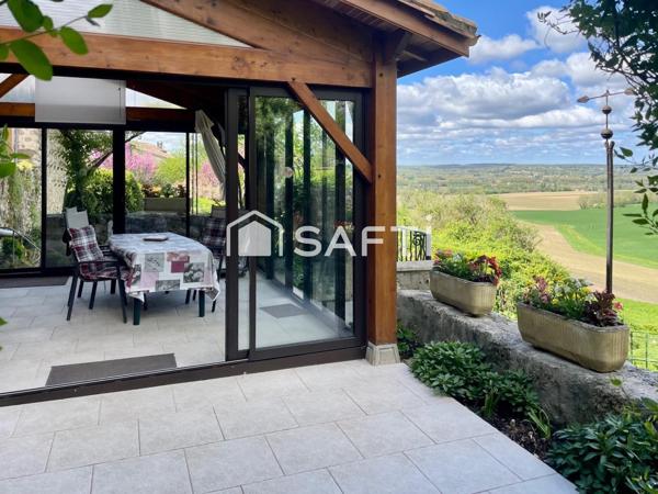 Maison de hameau de 185 m2 avec 3 chambres un beau jardin et une vue dégagée sur la campagne environnante.