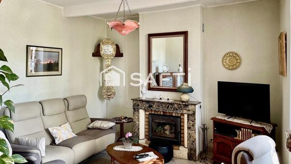 Maison de hameau de 185 m2 avec 3 chambres un beau jardin et une vue dégagée sur la campagne environnante.