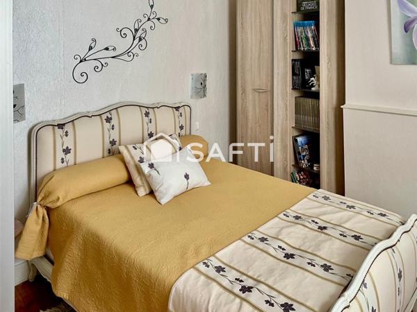 Maison de hameau de 185 m2 avec 3 chambres un beau jardin et une vue dégagée sur la campagne environnante.