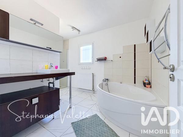 Maison à vendre 5 pièces 121,86 m² Mours-Saint-Eusèbe
