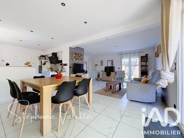 Maison à vendre 5 pièces 121,86 m² Mours-Saint-Eusèbe