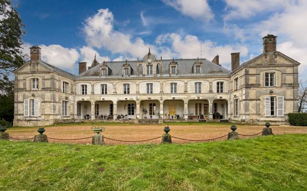 Maison à vendre    15 pièces •  Saint-Jean-Froidmentel