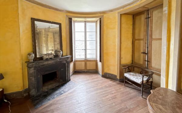 Maison à vendre    15 pièces •  Saint-Jean-Froidmentel