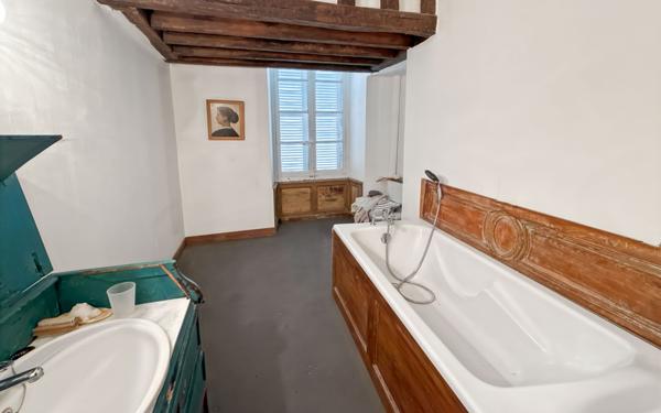 Maison à vendre    15 pièces •  Saint-Jean-Froidmentel