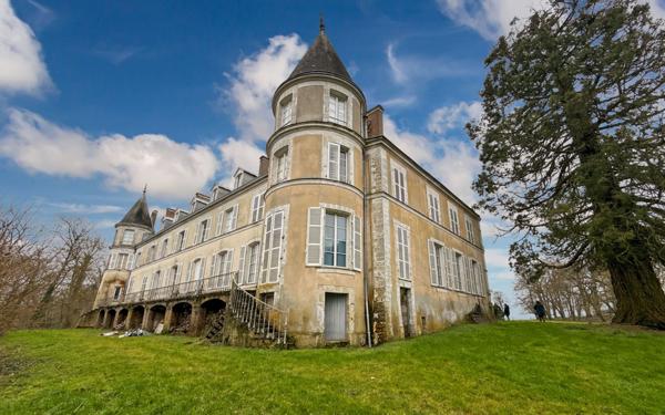 Maison à vendre    15 pièces •  Saint-Jean-Froidmentel