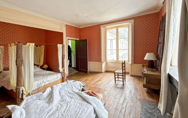 Maison à vendre    15 pièces •  Saint-Jean-Froidmentel