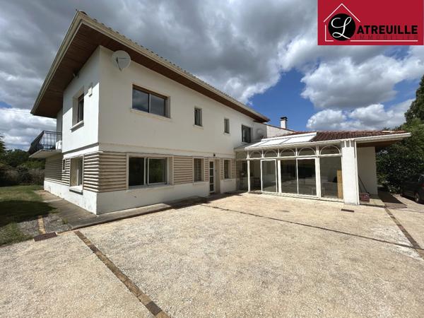 Maison – PROPRIETE FAMILIALE – 9 CHAMBRES – 310 M² + DEPENDANCES 200M²