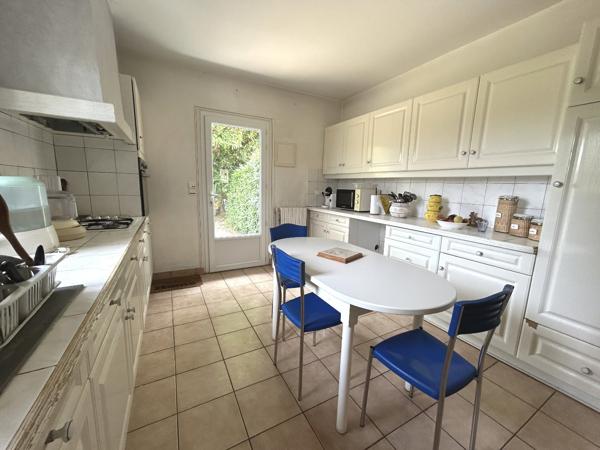 Maison – PROPRIETE FAMILIALE – 9 CHAMBRES – 310 M² + DEPENDANCES 200M²