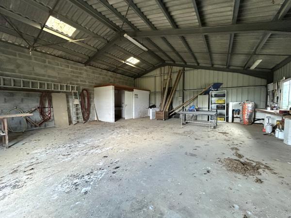 Maison – PROPRIETE FAMILIALE – 9 CHAMBRES – 310 M² + DEPENDANCES 200M²