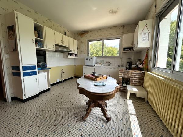 Maison – PROPRIETE FAMILIALE – 9 CHAMBRES – 310 M² + DEPENDANCES 200M²
