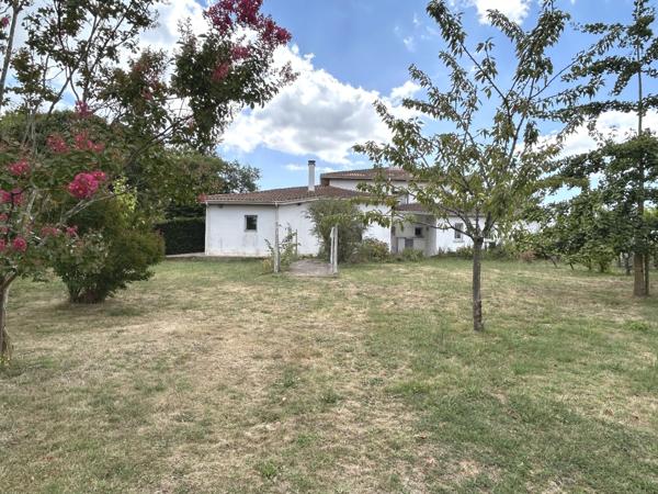 Maison – PROPRIETE FAMILIALE – 9 CHAMBRES – 310 M² + DEPENDANCES 200M²