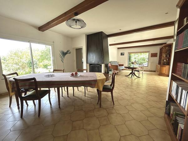 Maison – PROPRIETE FAMILIALE – 9 CHAMBRES – 310 M² + DEPENDANCES 200M²