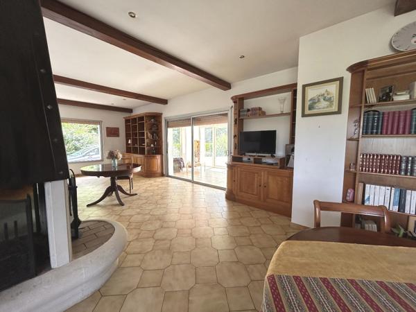 Maison – PROPRIETE FAMILIALE – 9 CHAMBRES – 310 M² + DEPENDANCES 200M²