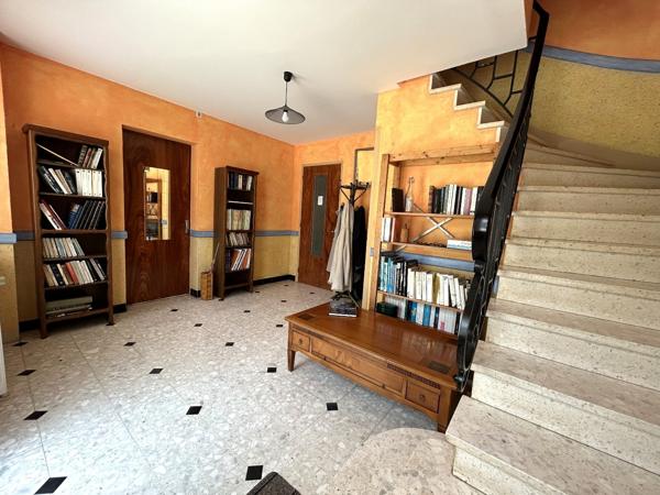 Maison – PROPRIETE FAMILIALE – 9 CHAMBRES – 310 M² + DEPENDANCES 200M²