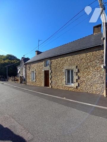 PLUVIGNER : MAISON EN PIERRE A RENOVER 